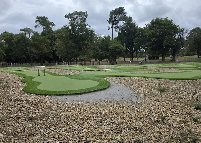 Maison Et Golf * LʼAiguillon-sur-Vie